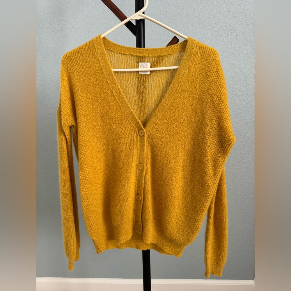 des Petits Hauts yellow sweater in T1 (Small Size) - never worn